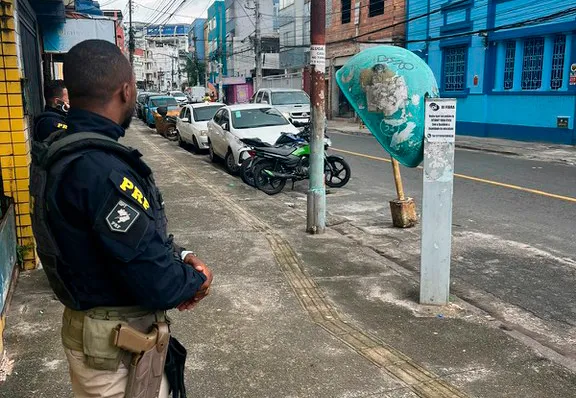 PRF e Ministério do Trabalho resgatam trabalhadores em condições análogas à escravidão em operação na Bahia