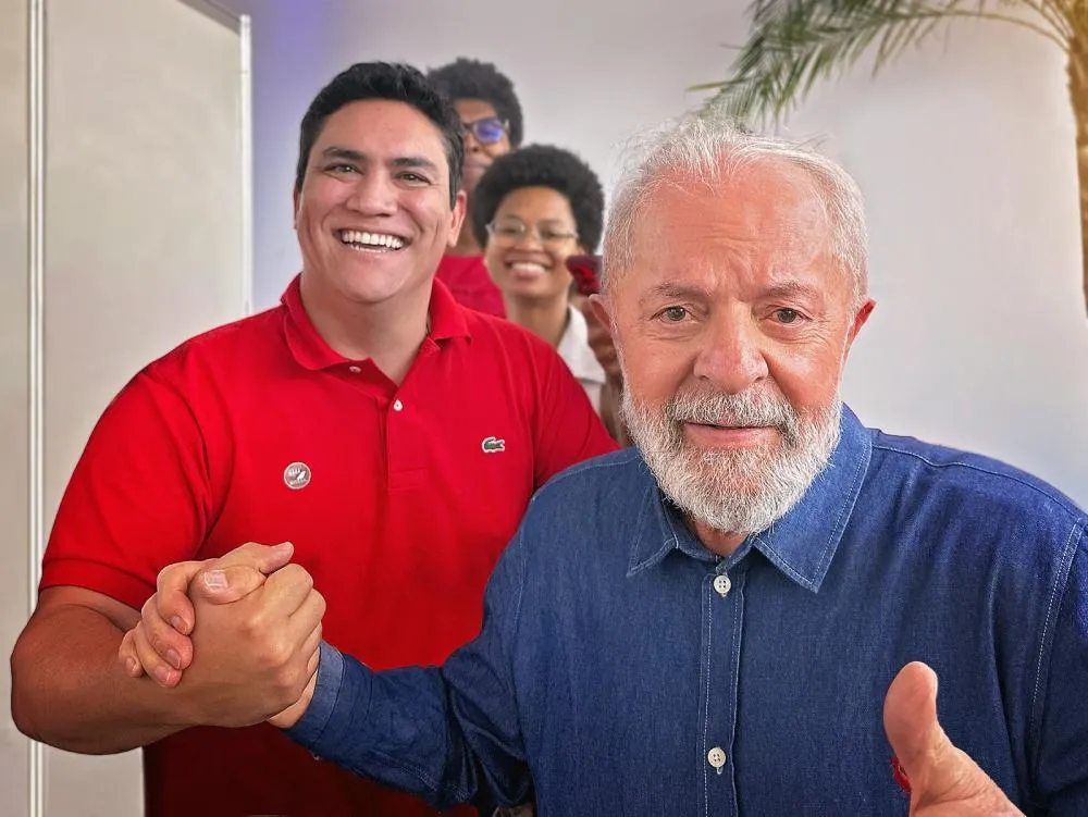 Pré-candidato à Prefeitura de Brumado, Guilherme Bonfim, se reúne com Presidente Lula durante visita à Bahia