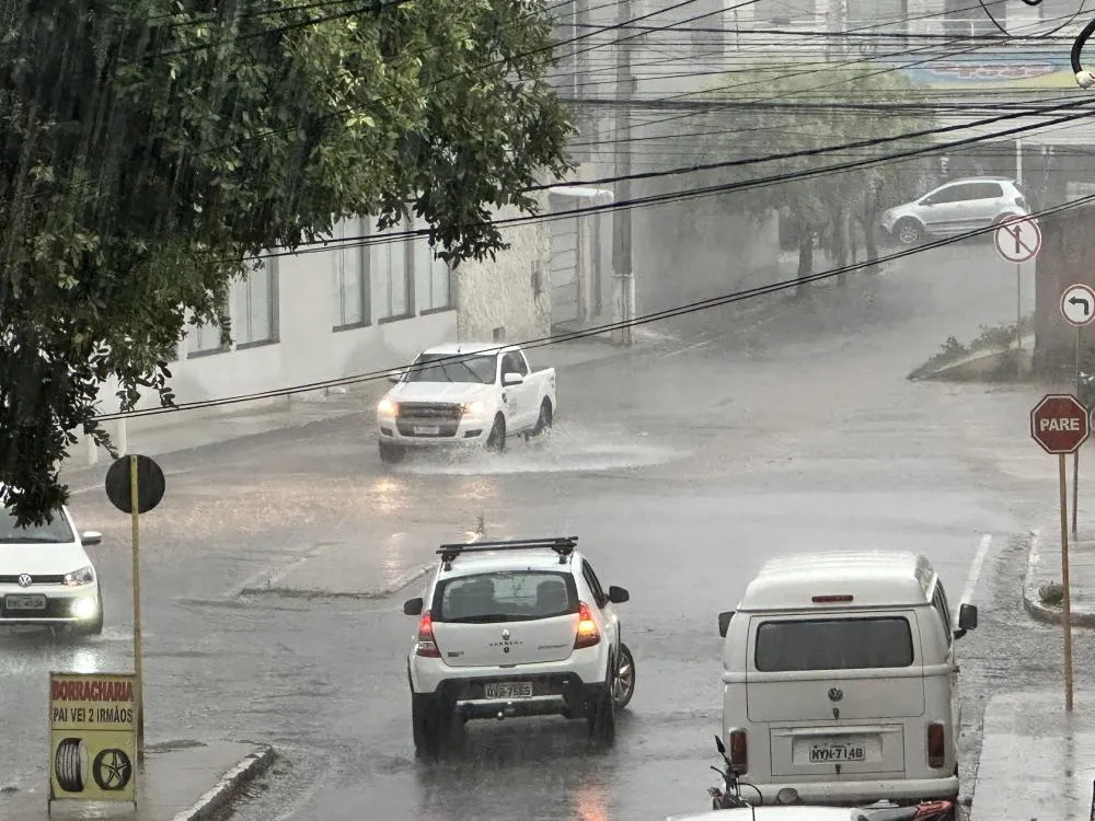 Chuva retorna a Brumado e traz alívio após dias de calor intenso