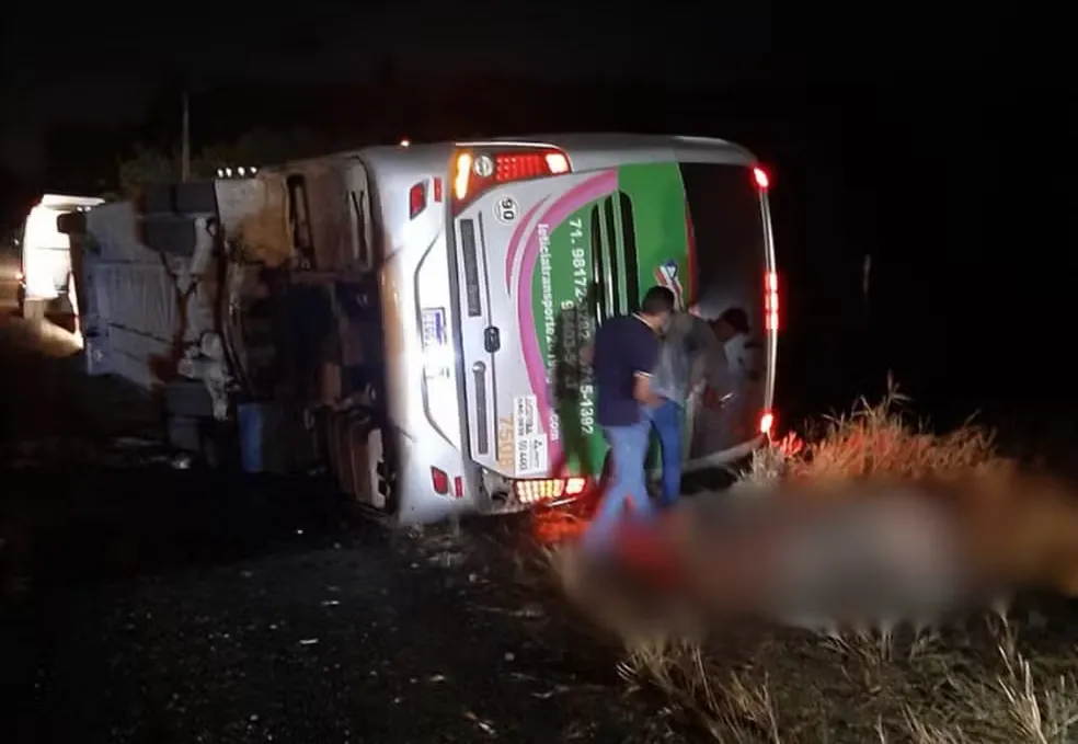 Grave acidente de ônibus deixa quatro mortos e 15 feridos na BR-110