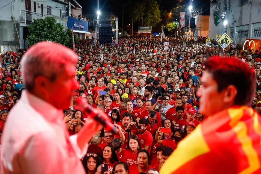 Caminhada de Guilherme Bonfim no bairro São Félix reúne população e conta com a participação do governador Jerônimo Rodrigues