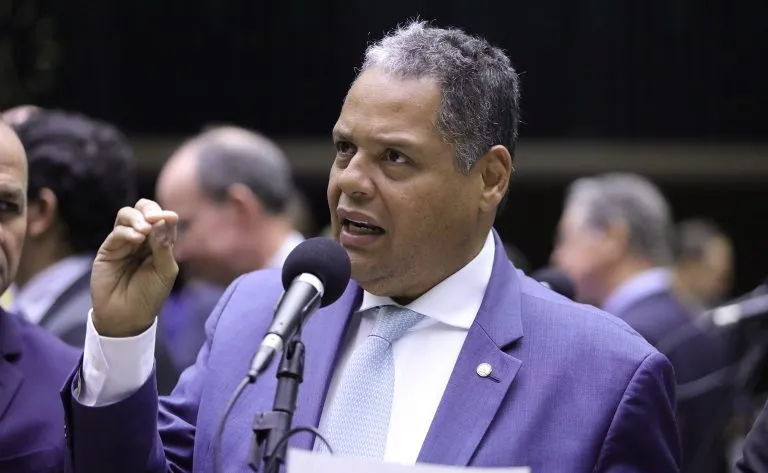 Deputado Antonio Brito retira candidatura à presidência da Câmara dos Deputados