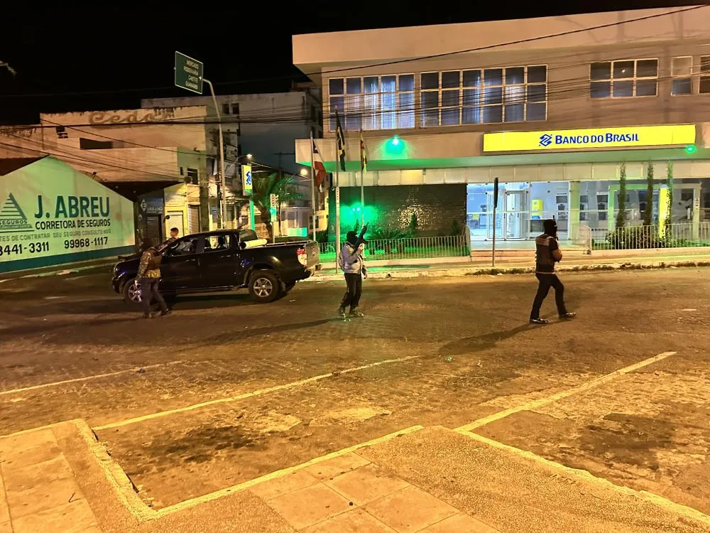 Polícia Militar realiza simulação de assalto a banco no centro de Brumado em treinamento intensivo