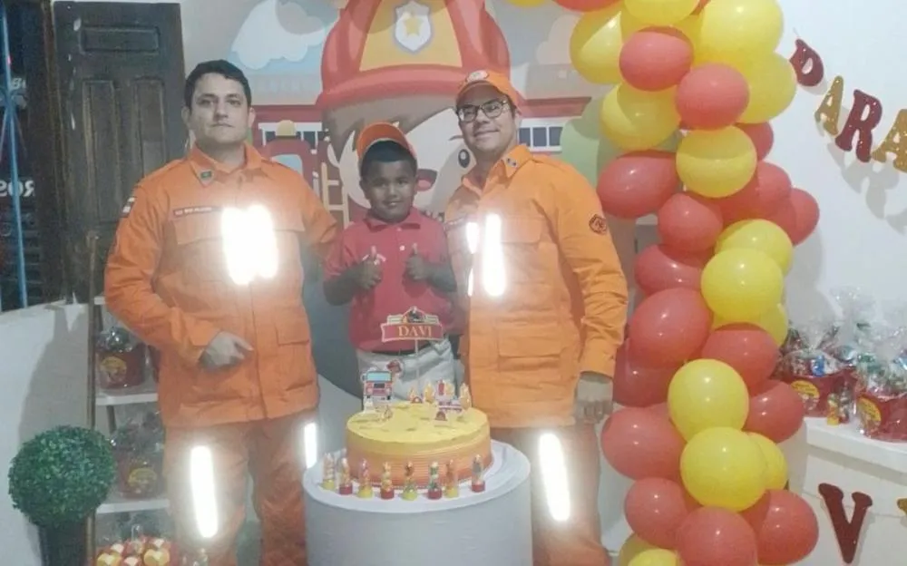 Bombeiros participam de festa temática de aniversário em Bom Jesus da Lapa