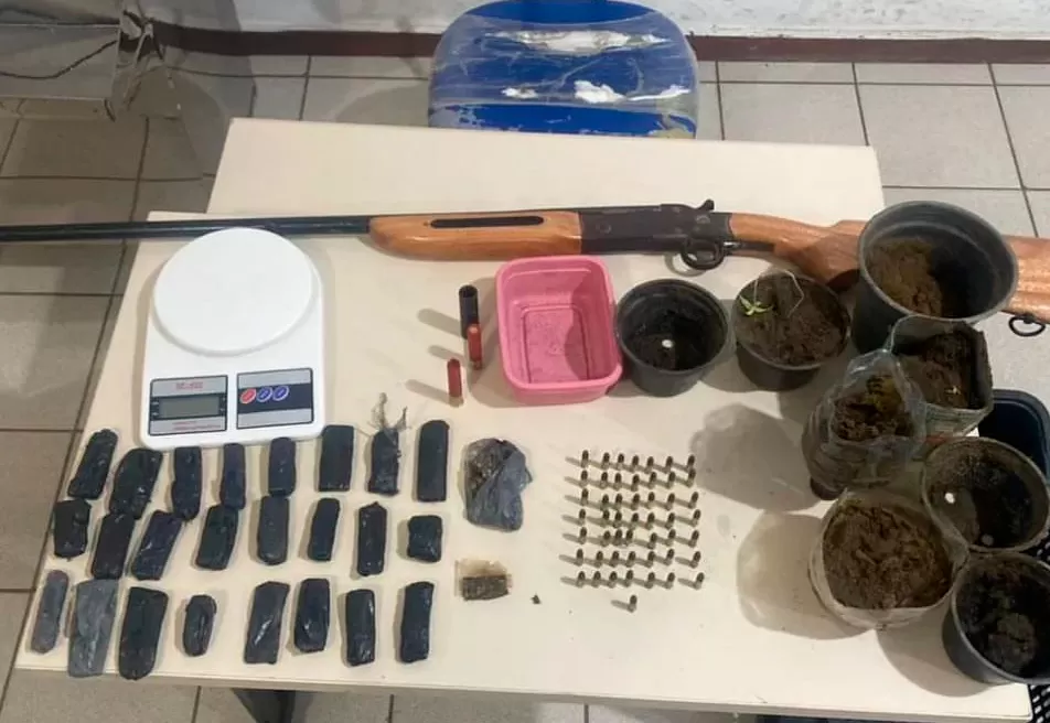 CIPE/Sudoeste prende suspeito por tráfico de drogas e porte ilegal de arma de fogo em Encruzilhada