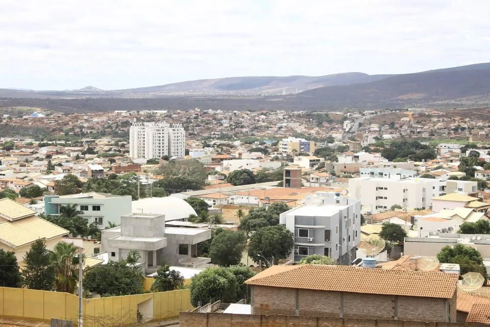 Coligação em Brumado obtém liminar para suspensão de pesquisa eleitoral por irregularidades