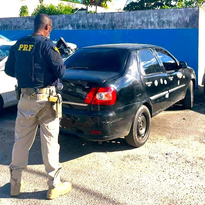 Homem recebe carro furtado como pagamento de dívida e acaba na delegacia