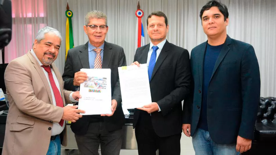 Secretário estadual do Planejamento entrega projeto de LDO 2025 na Assembleia da Bahia