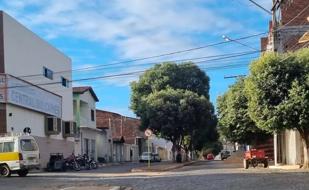 Brumado amanhece nesta sexta-feira com tempo fechado e garoando - Agora  Sudoeste