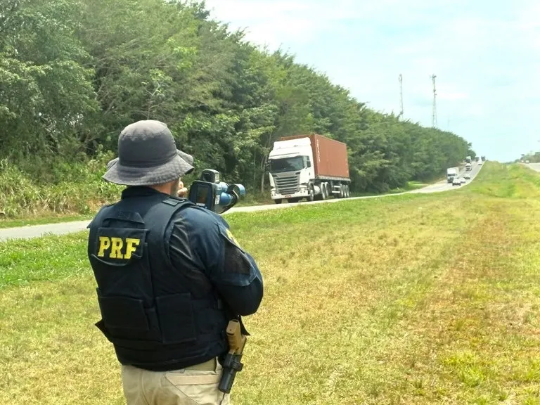 Sábado marcado por flagrantes alarmantes de excesso de velocidade na BR 324