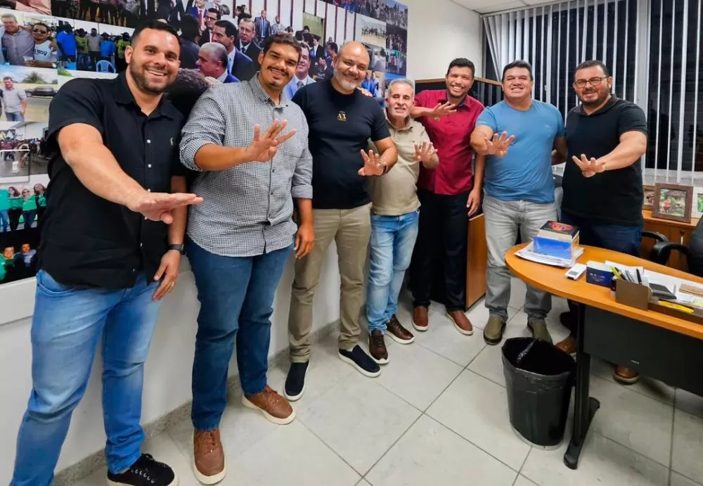 Deputado Estadual Marquinho Viana recebe em seu gabinete prefeito de Boquira e lideranças locais