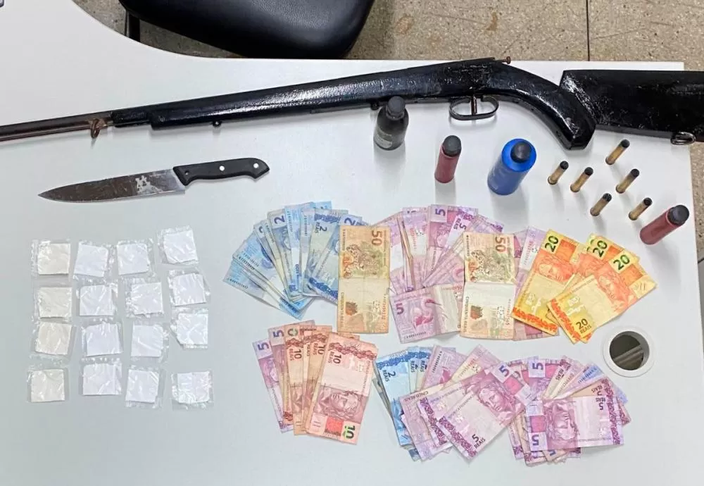 Oliveira dos Brejinhos: Polícia Militar apreende arma de fogo e drogas no Povoado de Bom Sossego