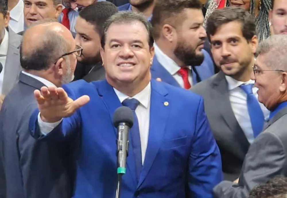 Deputado Marquinho Viana toma posse no quarto mandato e garante mais trabalho pelos baianos