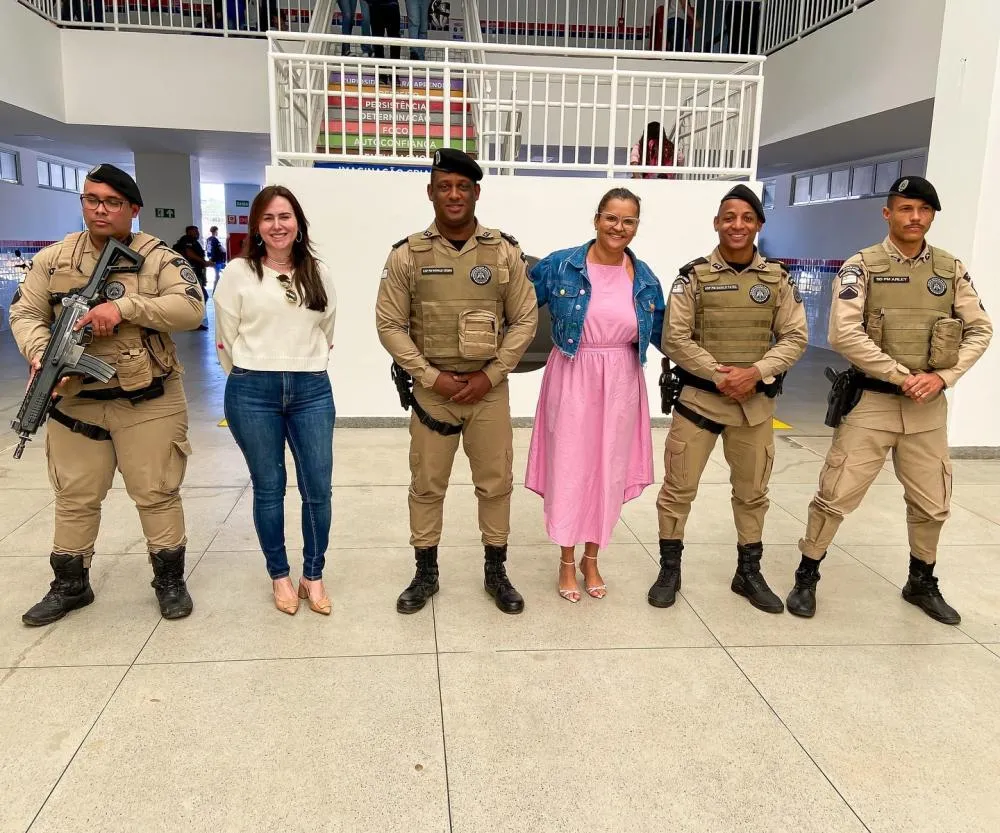 Polícia Militar Visita Colégio Estadual de Tempo Integral em Brumado para Fortalecer Laços com a Comunidade Escolar