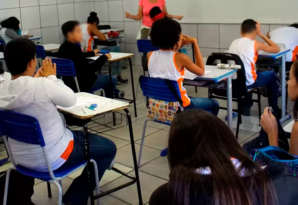 Brasil supera patamar pré-pandemia, com 56% de crianças alfabetizadas no segundo ano do Fundamental