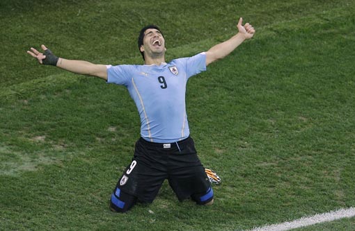 Copa do Mundo: Uruguai vence Inglaterra por 2 a 1 com atuação brilhante de Suárez