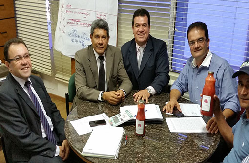 Deputado Marquinho Viana quer incrementar agroindústria do morango em Barra da Estiva
