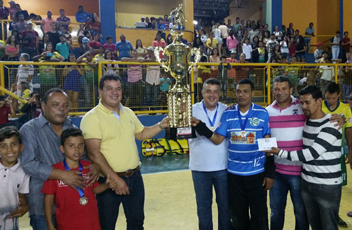 Deputado Marquinho Viana prestigia final de campeonato de futsal em Barra da Estiva