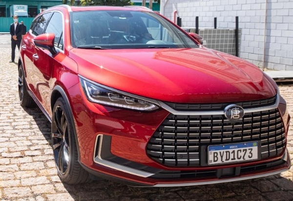 Maior fabricante de carros elétricos do mundo, BYD vai instalar três fábricas na Bahia